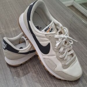 Nike Air White and Black Running Shoes